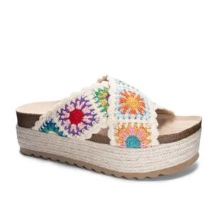 Dirty Laundry crochet platform sandals 9